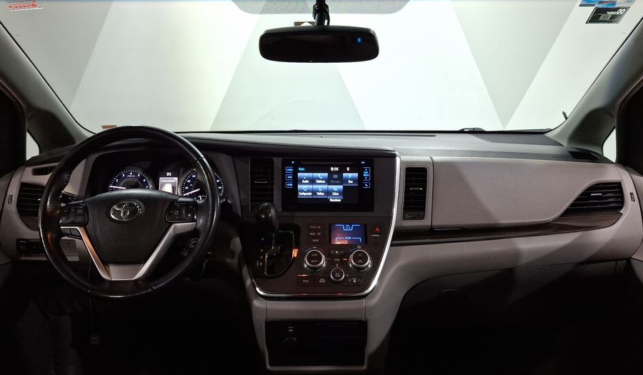 Toyota Sienna 3.5 XLE AT Minivan 2017