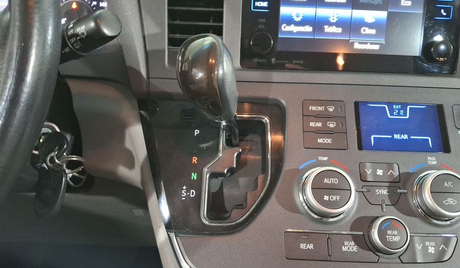 Toyota Sienna 3.5 XLE AT Minivan 2017