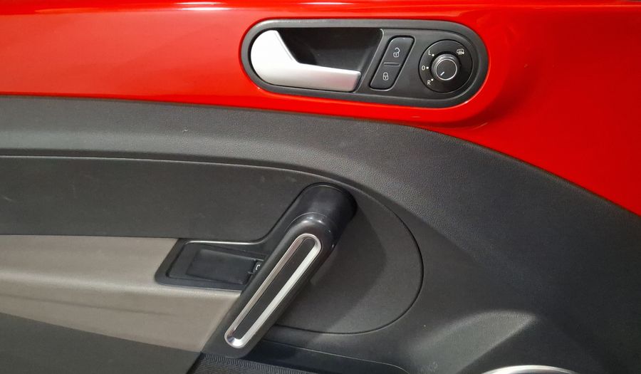 Volkswagen Beetle 2.5 SPORT PAQUETE BASICO TIPTRONIC Hatchback 2015