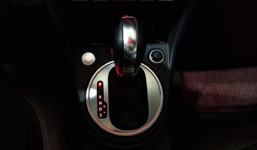 Volkswagen Beetle 2.5 SPORT PAQUETE BASICO TIPTRONIC Hatchback 2015