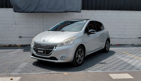 Peugeot • 208