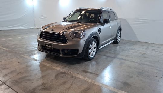 2020 • 69,217 km • Automático