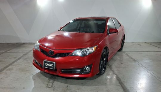 Toyota • Camry