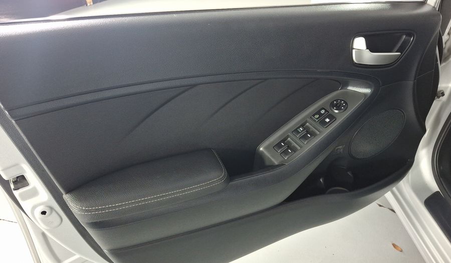 Kia Forte 2.0 LX AT Sedan 2017