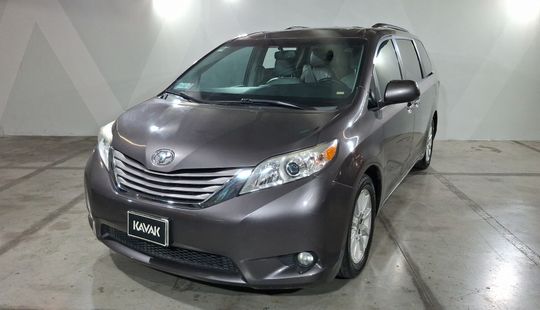 Toyota • Sienna