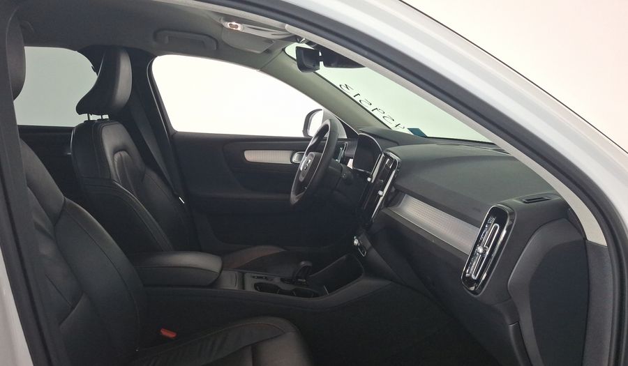 Volvo Xc40 2.0 T4 MOMENTUM AUTO Suv 2022