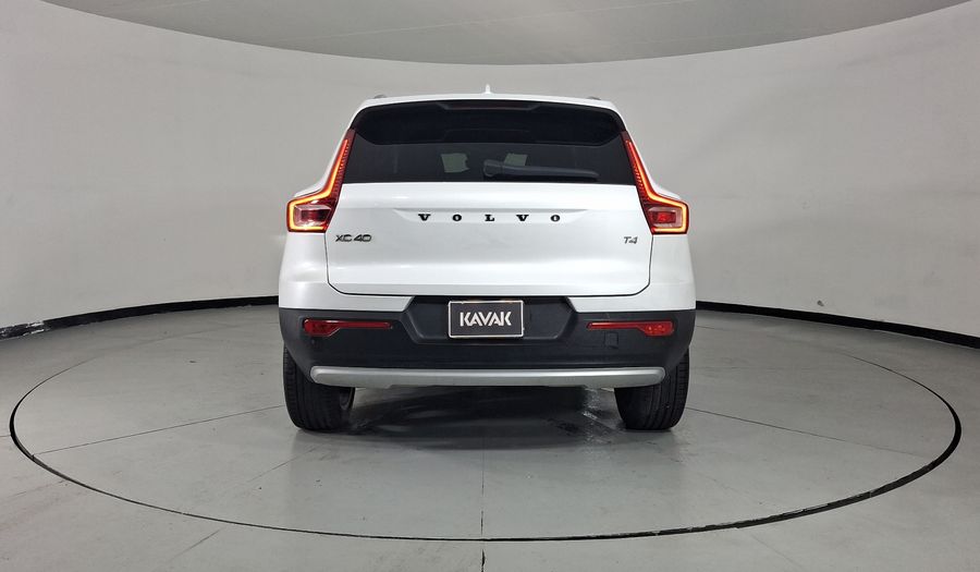 Volvo Xc40 2.0 T4 MOMENTUM AUTO Suv 2022