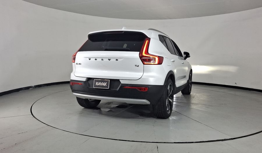 Volvo Xc40 2.0 T4 MOMENTUM AUTO Suv 2022