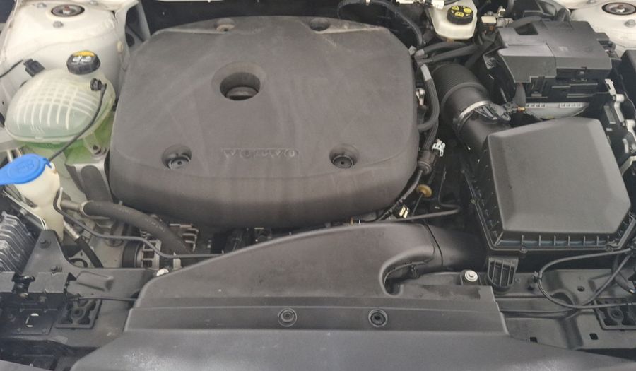 Volvo Xc40 2.0 T4 MOMENTUM AUTO Suv 2022