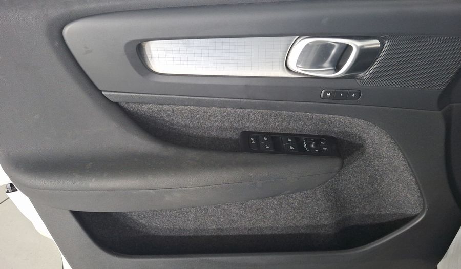 Volvo Xc40 2.0 T4 MOMENTUM AUTO Suv 2022