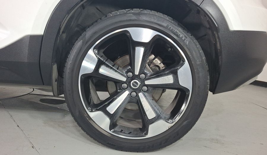 Volvo Xc40 2.0 T4 MOMENTUM AUTO Suv 2022