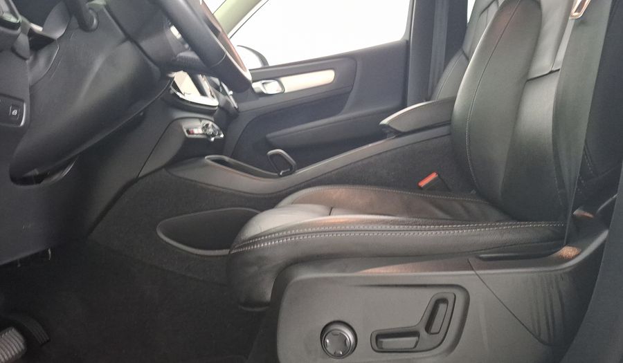 Volvo Xc40 2.0 T4 MOMENTUM AUTO Suv 2022