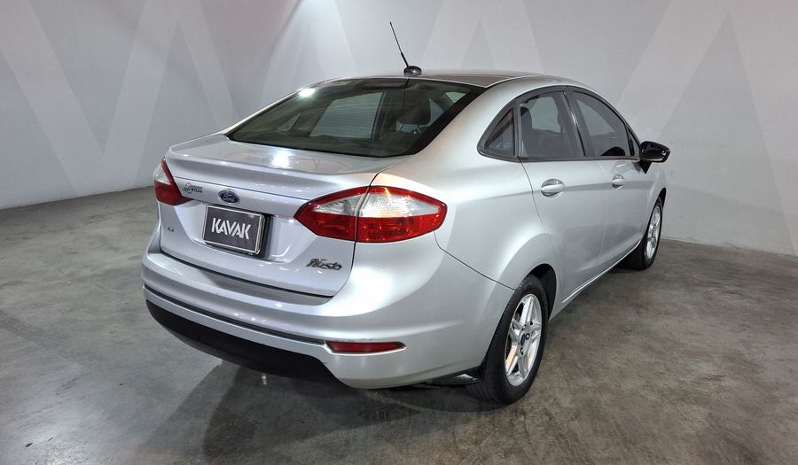 Ford Fiesta 1.6 SE MT Sedan 2017