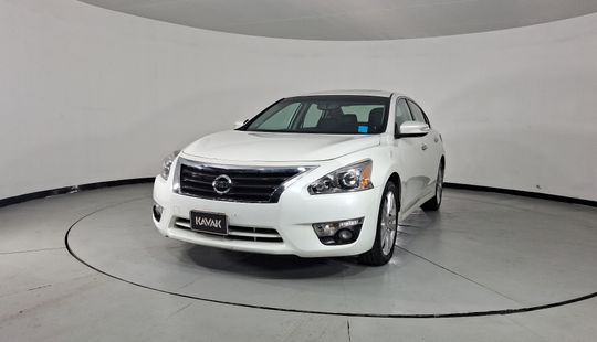 Nissan • Altima