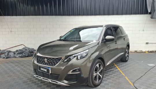 Peugeot • 5008