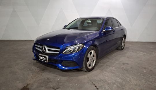 2017 • 76,715 km • Automático