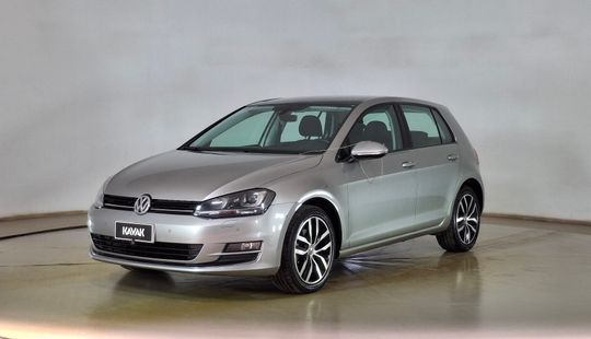 Volkswagen • Golf