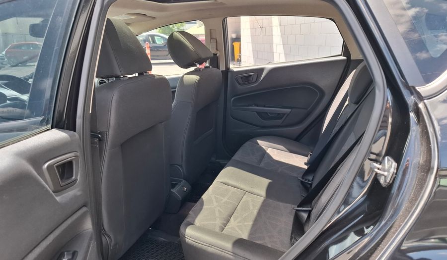 Ford Fiesta Kinetic Design 1.6 16V TITANIUM Hatchback 2013