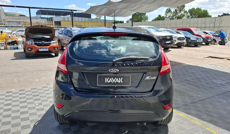 Ford Fiesta Kinetic Design 1.6 16V TITANIUM Hatchback 2013