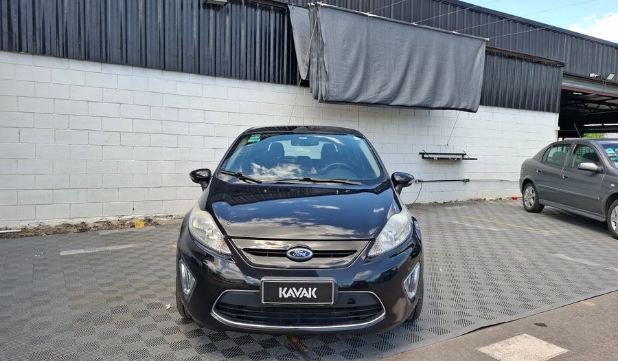 Ford Fiesta Kinetic Design 1.6 16V TITANIUM Hatchback 2013