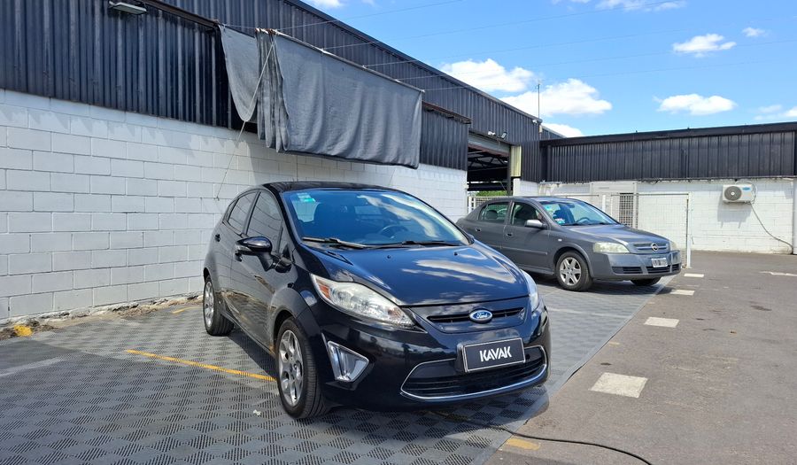 Ford Fiesta Kinetic Design 1.6 16V TITANIUM Hatchback 2013