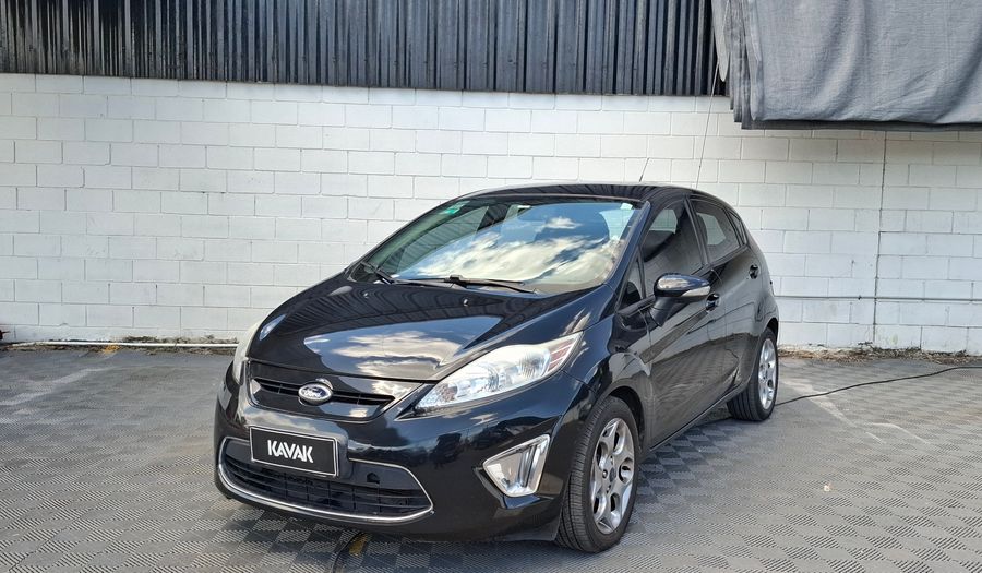 Ford Fiesta Kinetic Design 1.6 16V TITANIUM Hatchback 2013