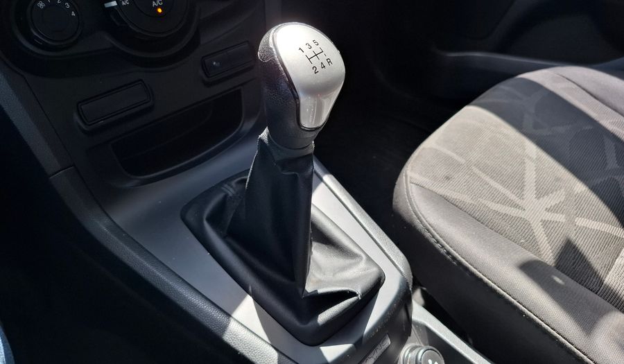 Ford Fiesta Kinetic Design 1.6 16V TITANIUM Hatchback 2013