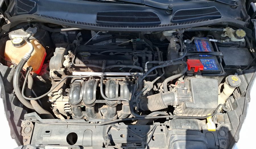 Ford Fiesta Kinetic Design 1.6 16V TITANIUM Hatchback 2013