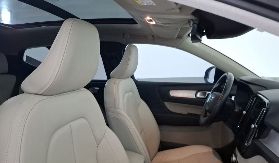 Volvo Xc40 2.0 T4 MOMENTUM AUTO Suv 2022