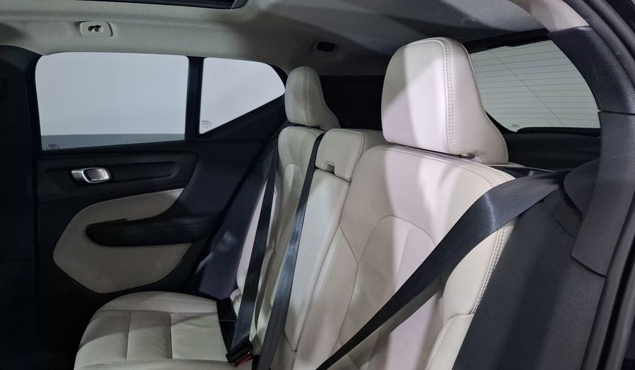 Volvo Xc40 2.0 T4 MOMENTUM AUTO Suv 2022