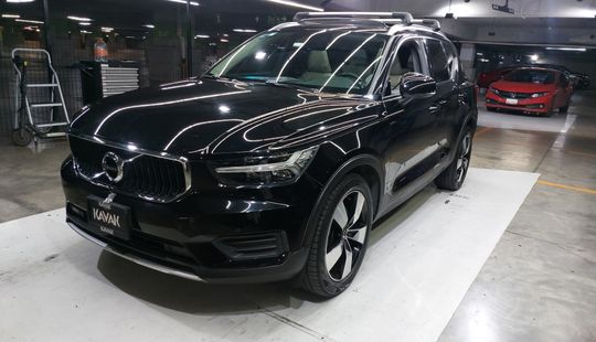 Volvo • XC40