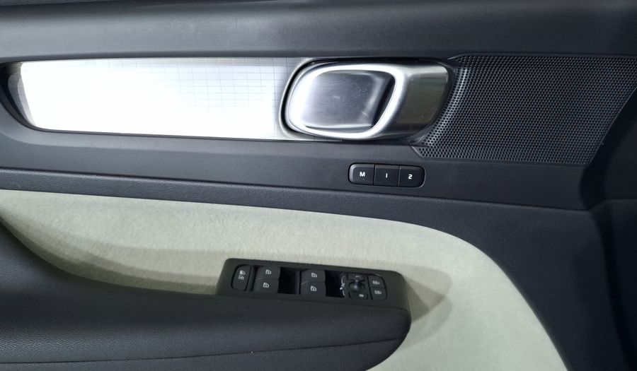 Volvo Xc40 2.0 T4 MOMENTUM AUTO Suv 2022