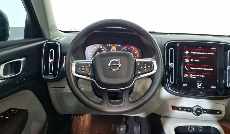 Volvo Xc40 2.0 T4 MOMENTUM AUTO Suv 2022