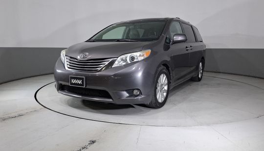 Toyota • Sienna