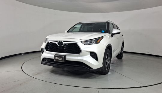 Toyota • Highlander