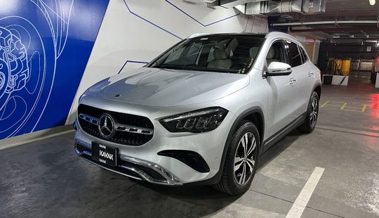 Mercedes Benz • Clase GLA