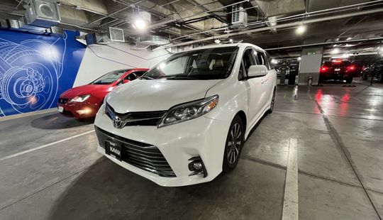 Toyota • Sienna