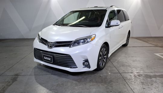 Toyota • Sienna