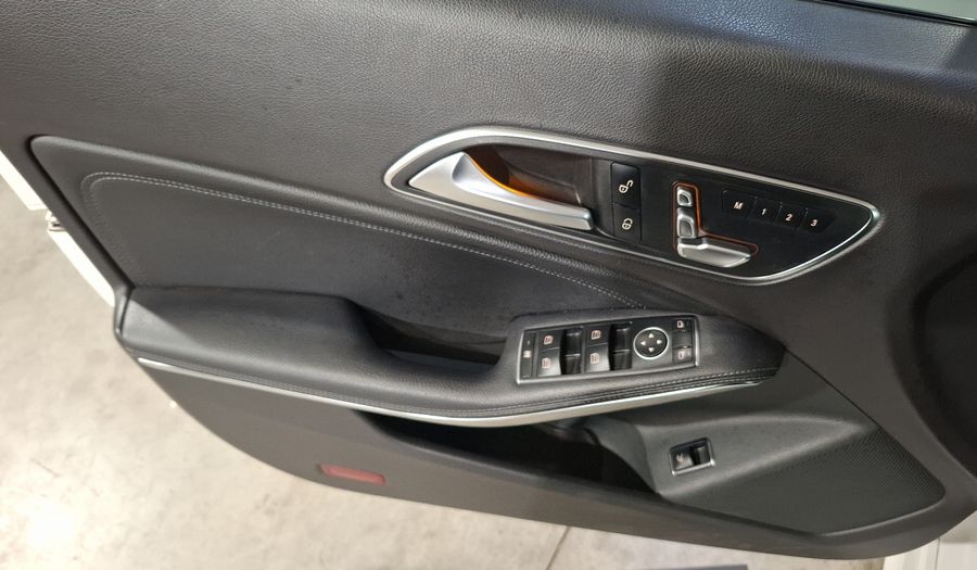 Mercedes Benz Clase Cla 1.6 CLA 200 SPORT DCT Coupe 2019