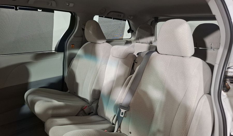 Toyota Sienna 3.5 XLE AT Minivan 2013