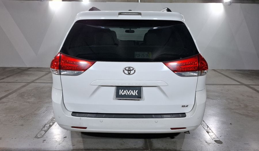 Toyota Sienna 3.5 XLE AT Minivan 2013