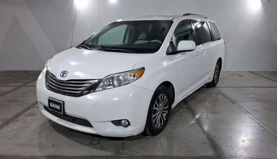Toyota • Sienna