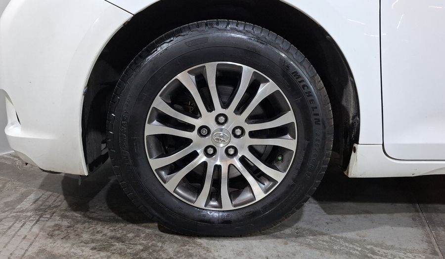 Toyota Sienna 3.5 XLE AT Minivan 2013