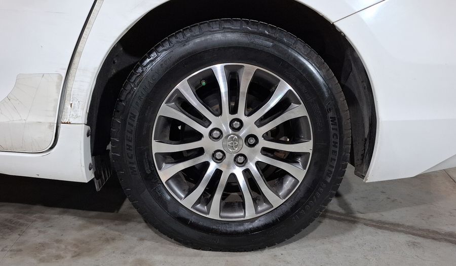 Toyota Sienna 3.5 XLE AT Minivan 2013