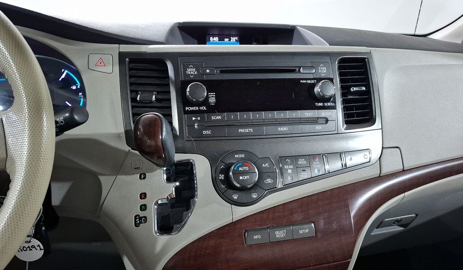 Toyota Sienna 3.5 XLE AT Minivan 2013