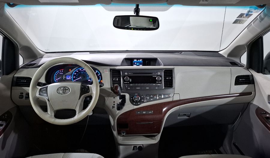 Toyota Sienna 3.5 XLE AT Minivan 2013