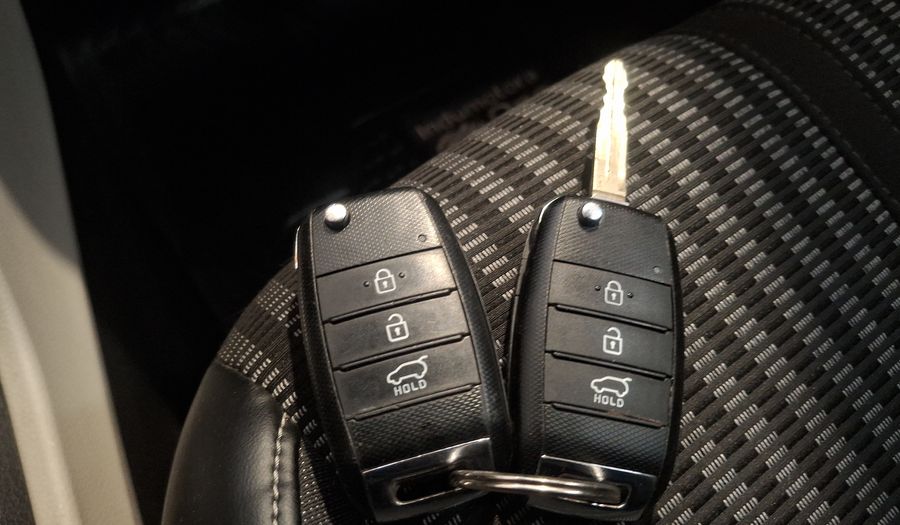 Kia Carens 1.5 LX Minivan 2022