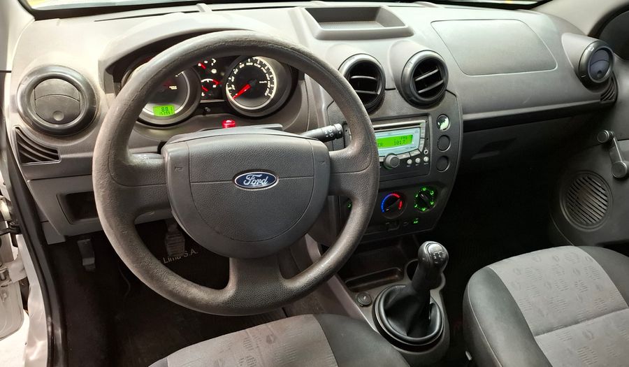 Ford Fiesta 1.6 AMBIENTE Hatchback 2011