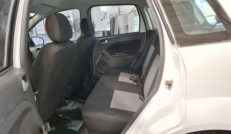 Ford Fiesta 1.6 AMBIENTE Hatchback 2011