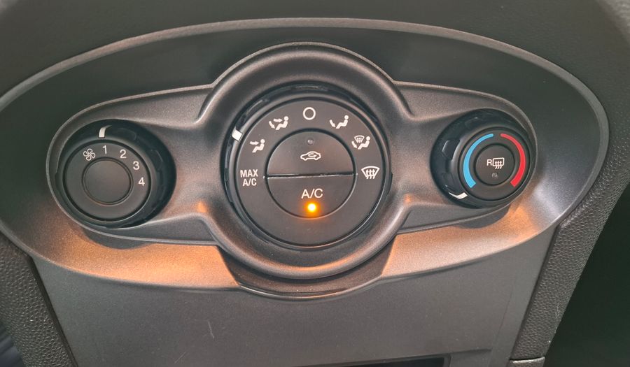 Ford Fiesta Kinetic Design 1.6 S Sedan 2014